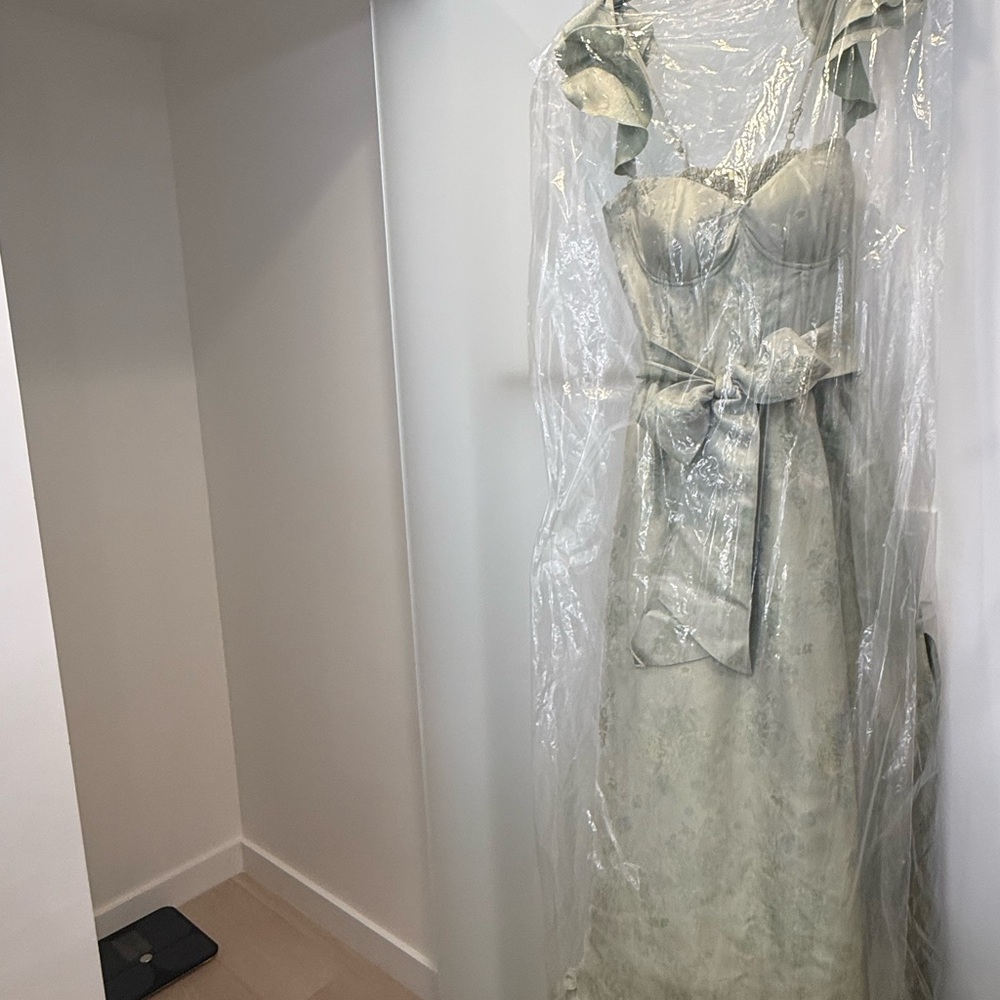 V. Chapman Elegant Cream Maxi Dress with Ruffles - Picture 1 of 5